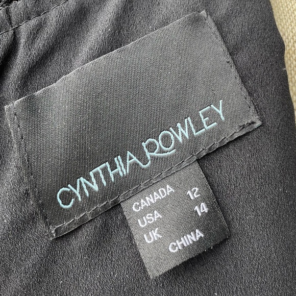 Elegant Lace C R. dress - Picture 4 of 10